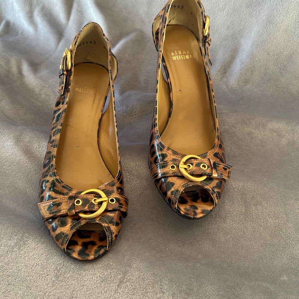 Stuart Weitzman vintage leopard print peep toe sligback heel Sz 6 m